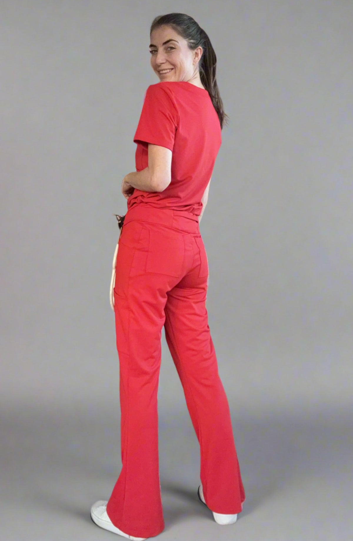 MDF Instruments OU-WO-TT-SC-00L OliveUs Women's Tuck-In Top - Scarlet, L