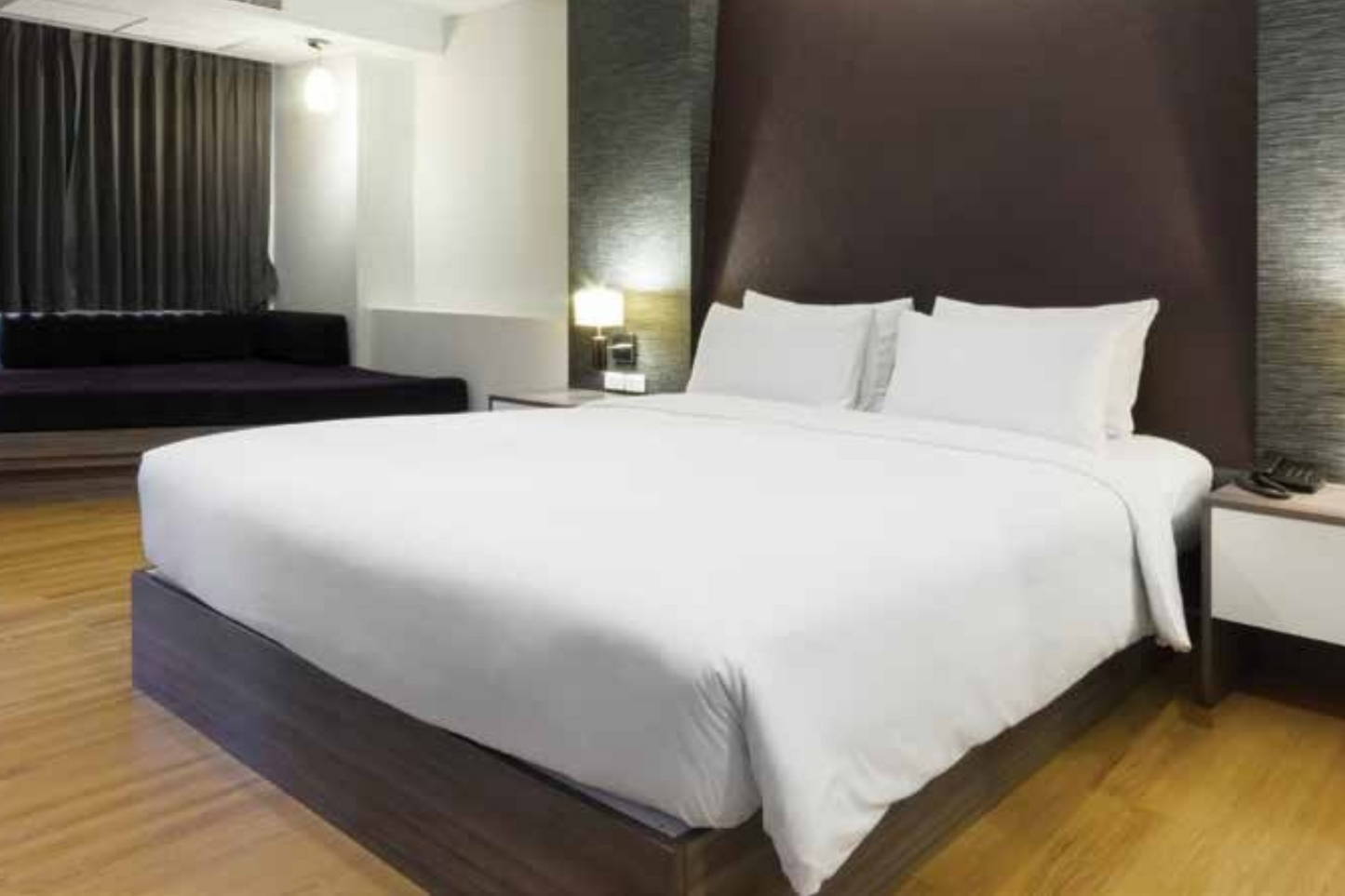 Thomson Mills 911105-101 Royal Suite T-300 - Cotton/Polyester Percale Hotel Bed Sheets, 1 dozen