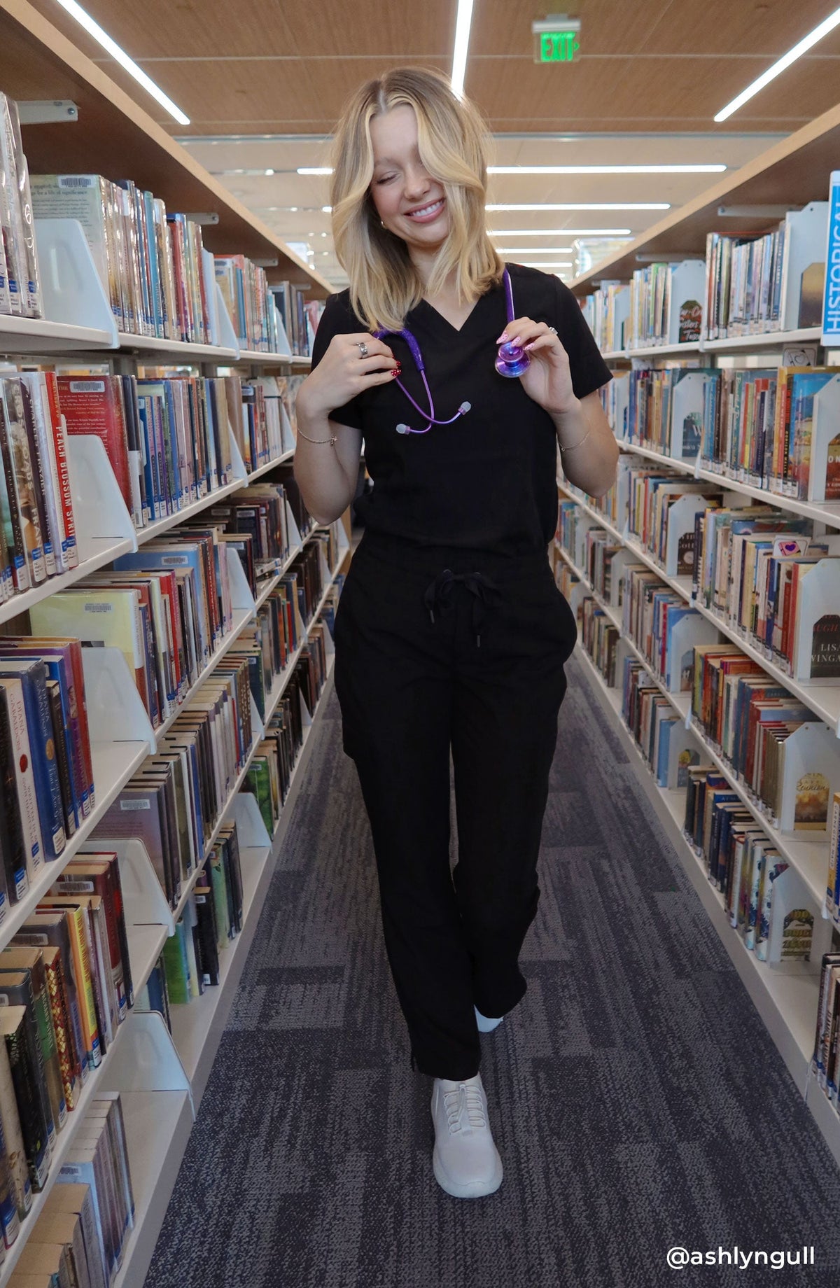 MDF Instruments HH-HH755-BLK-XL Healing Hands Quest Billie Women's Tuck-In V-Neck Scrub Top - Black, XL
