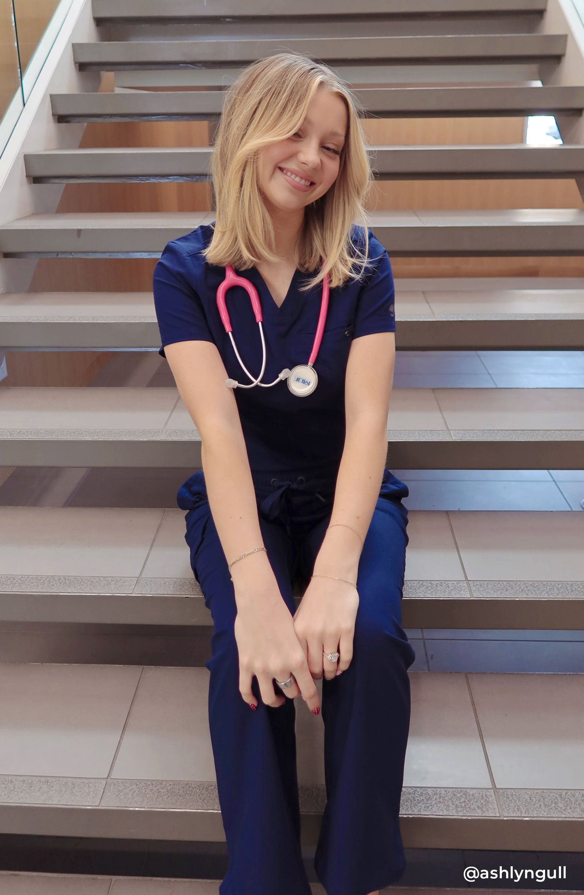 MDF Instruments HH-HH755-NAV-XL Healing Hands Quest Billie Women's Tuck-In V-Neck Scrub Top - Navy, XL